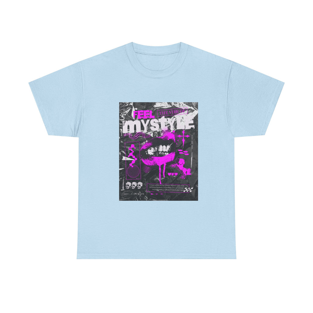 Mystic Vibes Grafik-T-Shirt – „Feel Mystic“ Retro-Grunge-Design in Pink 